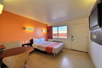 Motel 6 Laredo North