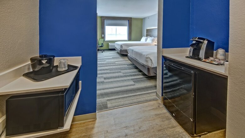 Holiday Inn Express Hotel & Suites Corsicana