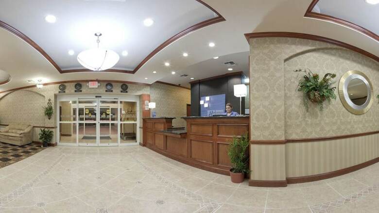Holiday Inn Express Hotel & Suites Corsicana