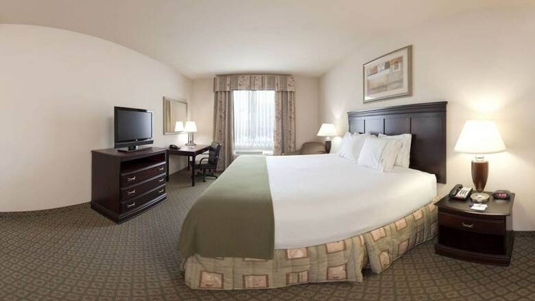 Holiday Inn Express Hotel & Suites Corsicana
