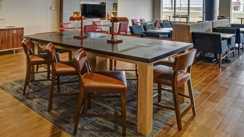 Holiday Inn Express Hotel & Suites Corsicana