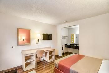 Motel 6 Everett South