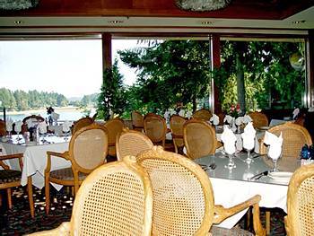 Hostal Oyster Bay Inn & Suites