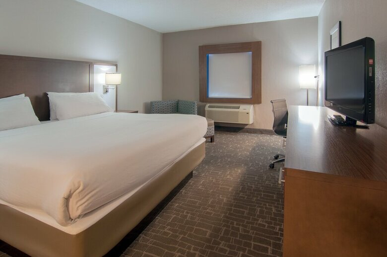 Holiday Inn Express Hotel & Suites Spence Lane