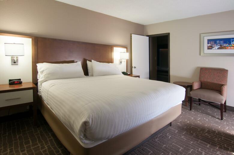 Holiday Inn Express Hotel & Suites Spence Lane
