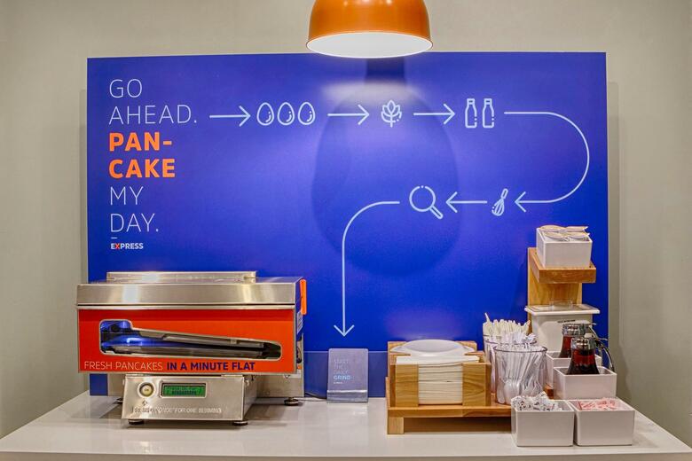 Holiday Inn Express Hotel & Suites Spence Lane