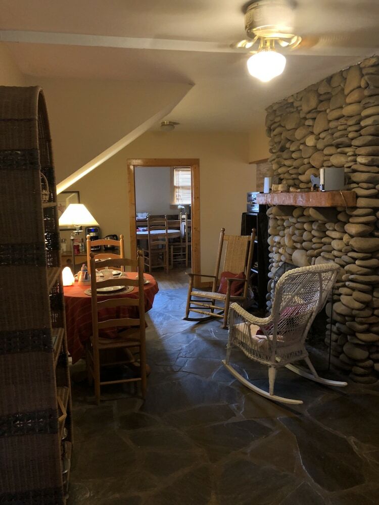 Smokies Bed And Breakfast