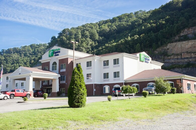 Holiday Inn Express Hotel & Suites
