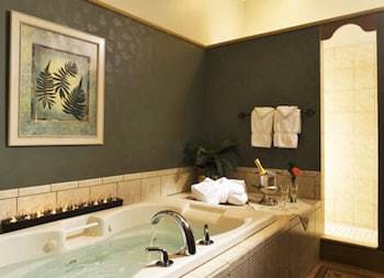 Bed & Breakfast Hillbrook Inn
