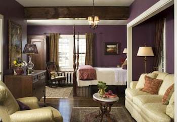 Bed & Breakfast Hillbrook Inn