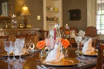 Bed & Breakfast Hillbrook Inn