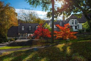 Bed & Breakfast Hillbrook Inn