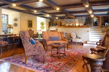 Bed & Breakfast Hillbrook Inn