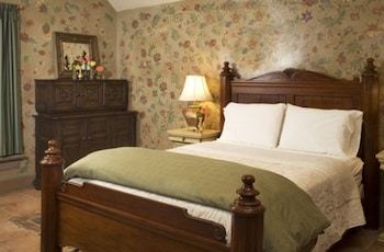 Bed & Breakfast Hillbrook Inn