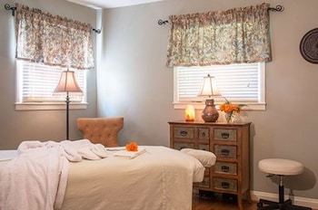Bed & Breakfast Hillbrook Inn