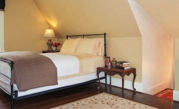 Bed & Breakfast Hillbrook Inn