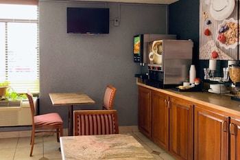 Hotel Econo Lodge North
