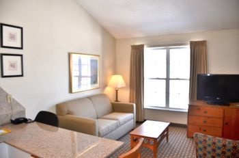 Hotel Cresthill Suites Syracuse