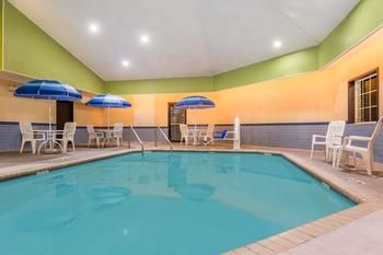 Hotel Days Inn And Suites Kaukauna Wi