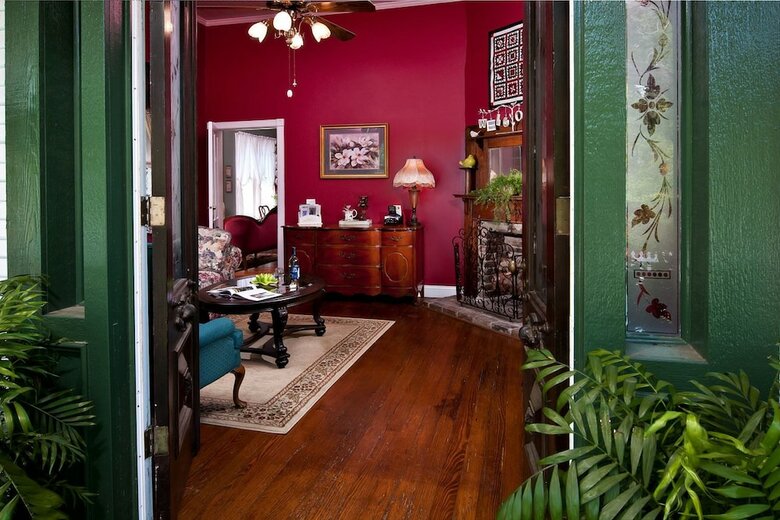 White Oak Manor Bed & Breakfast