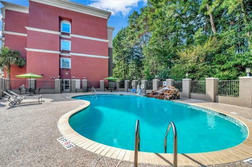 Holiday Inn Express Hotel & Suites Lufkin South