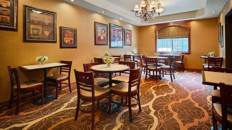 Hotel Best Western Plus Crown Colony Inn & Suites