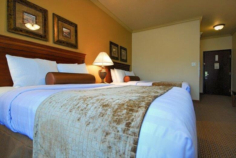Hotel Best Western Plus Crown Colony Inn & Suites