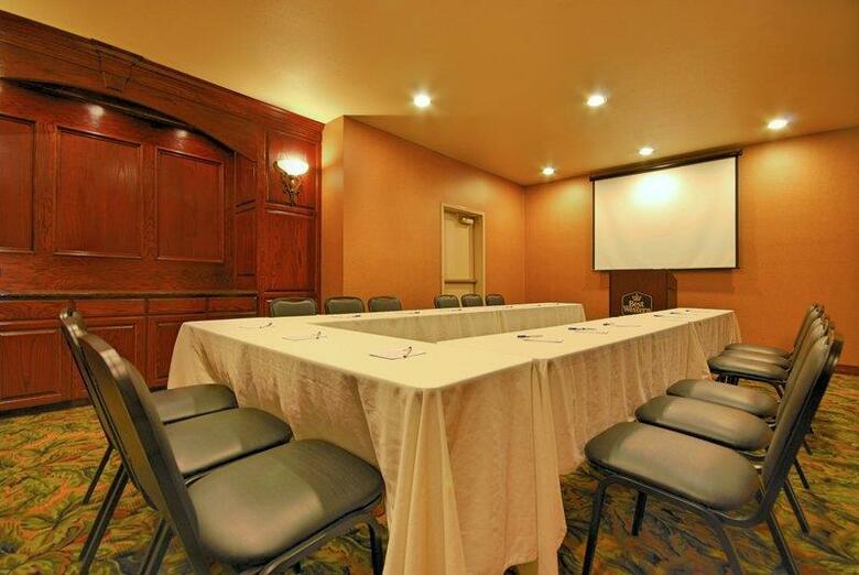 Hotel Best Western Plus Crown Colony Inn & Suites