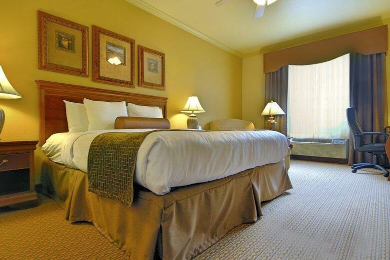 Hotel Best Western Plus Crown Colony Inn & Suites