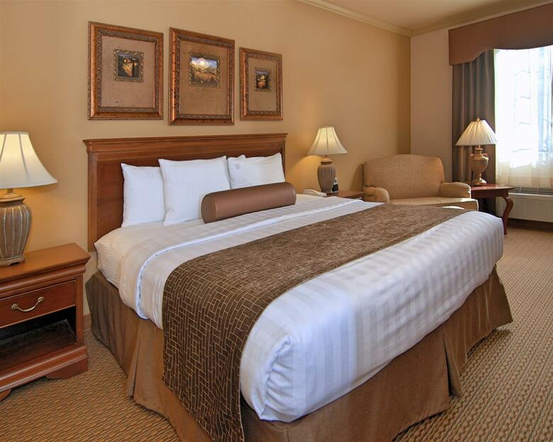 Hotel Best Western Plus Crown Colony Inn & Suites