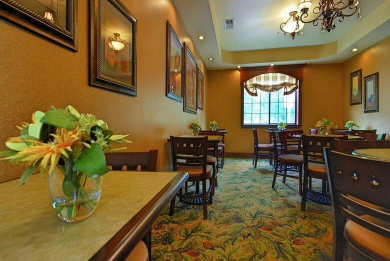 Hotel Best Western Plus Crown Colony Inn & Suites