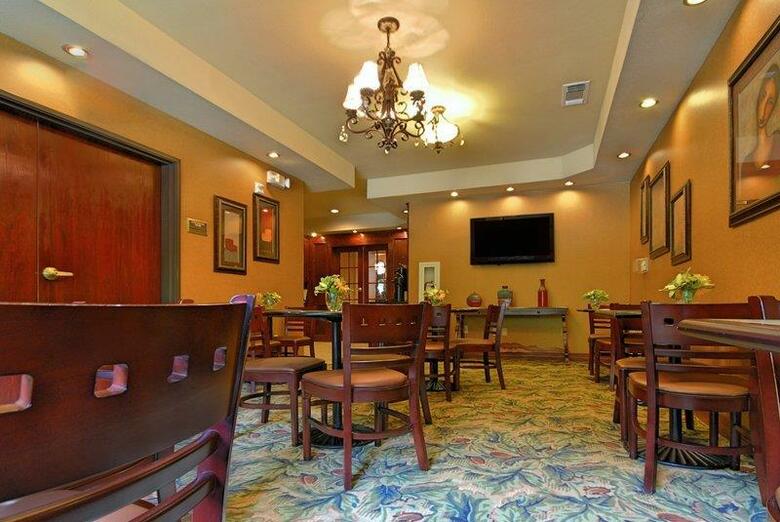 Hotel Best Western Plus Crown Colony Inn & Suites