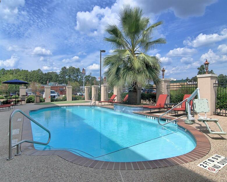 Hotel Best Western Plus Crown Colony Inn & Suites