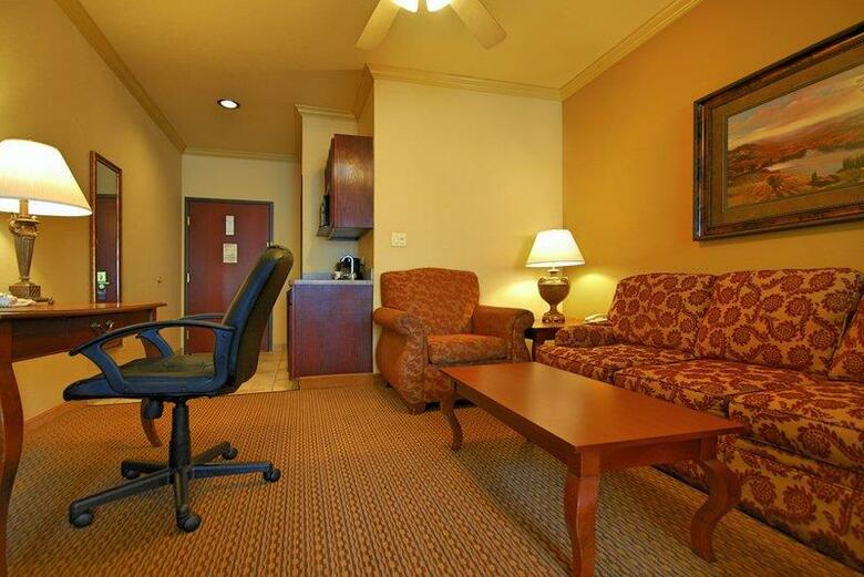 Hotel Best Western Plus Crown Colony Inn & Suites