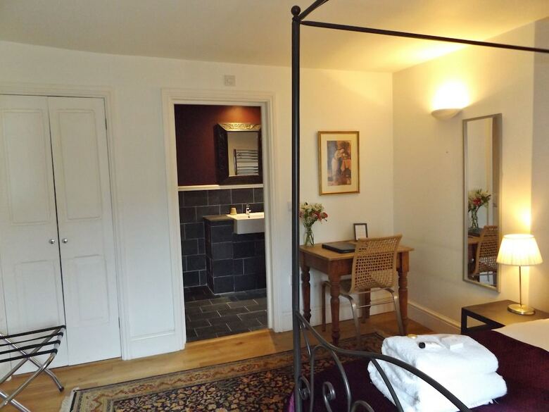 Hostal The Red Lion