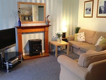 Fayvan Apartments