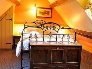Hostal The Falkland Arms