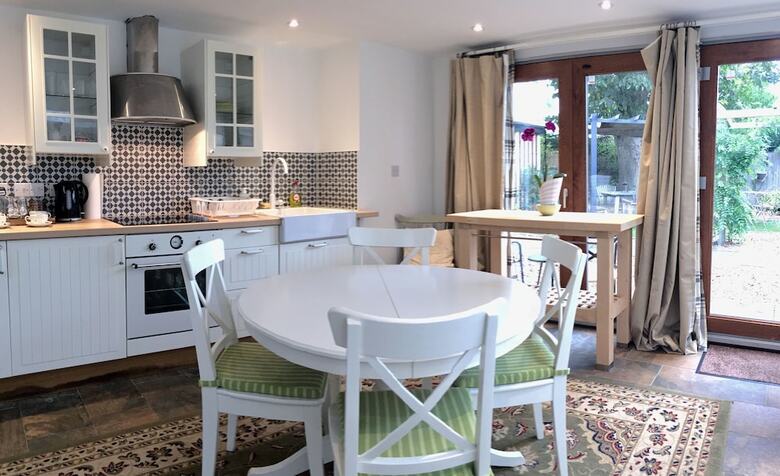 Hotel Thatched Cottage