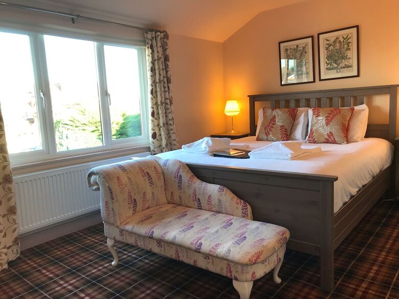 Hotel Thatched Cottage