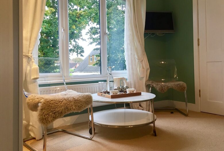 Hotel Thatched Cottage