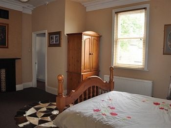 Hostal The Sportsman Hotel