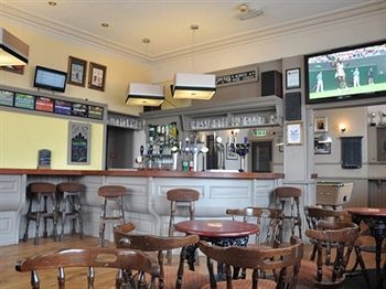 Hostal The Sportsman Hotel