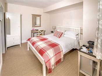 Bed & Breakfast Langaller Manor House