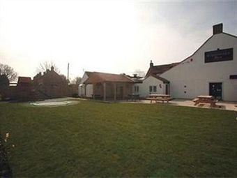 Hostal Crossways Inn