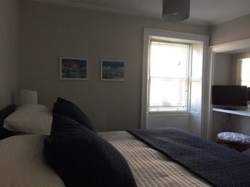 Hostal The Crown & Kitchen