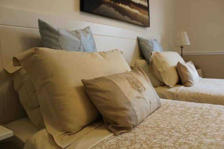 Bed & Breakfast Carnalbanagh House
