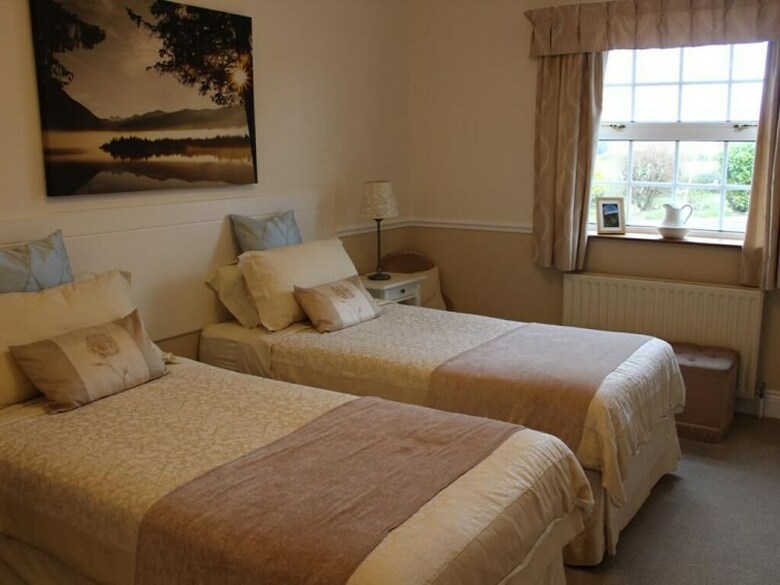 Bed & Breakfast Carnalbanagh House
