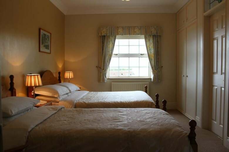 Bed & Breakfast Carnalbanagh House