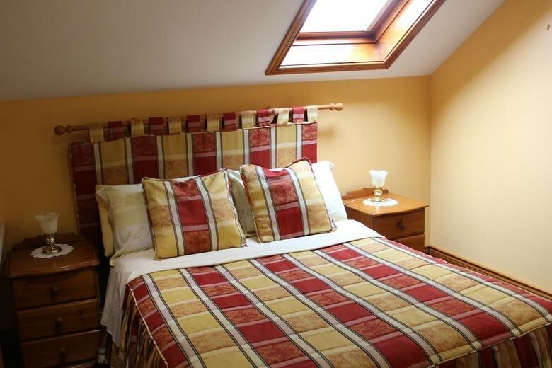 Bed & Breakfast Carnalbanagh House
