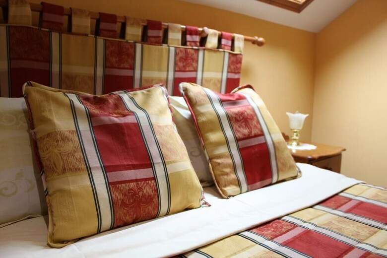 Bed & Breakfast Carnalbanagh House